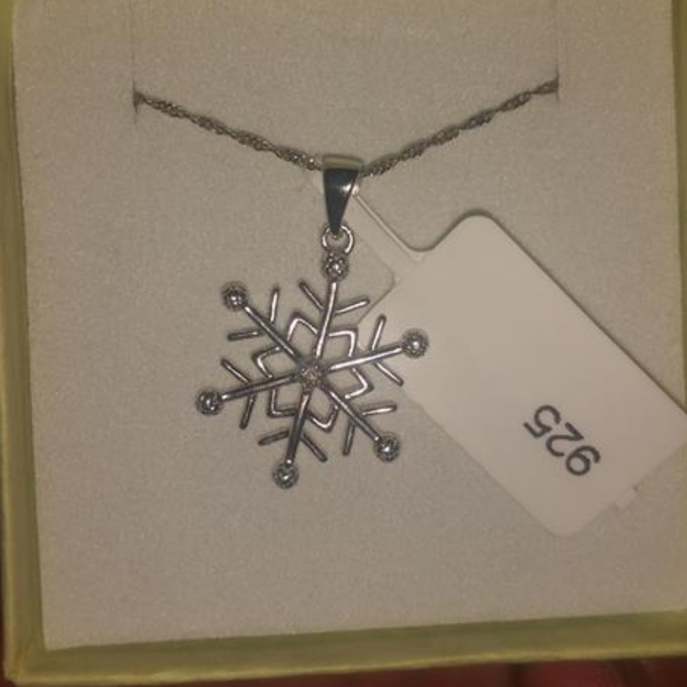 Sterling Silver Snowflake Pendant Necklace